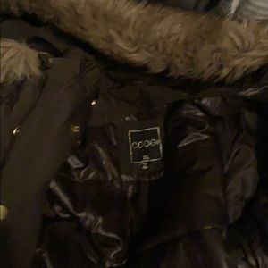 I’m selling a dark green coogi jacket wit fur hood